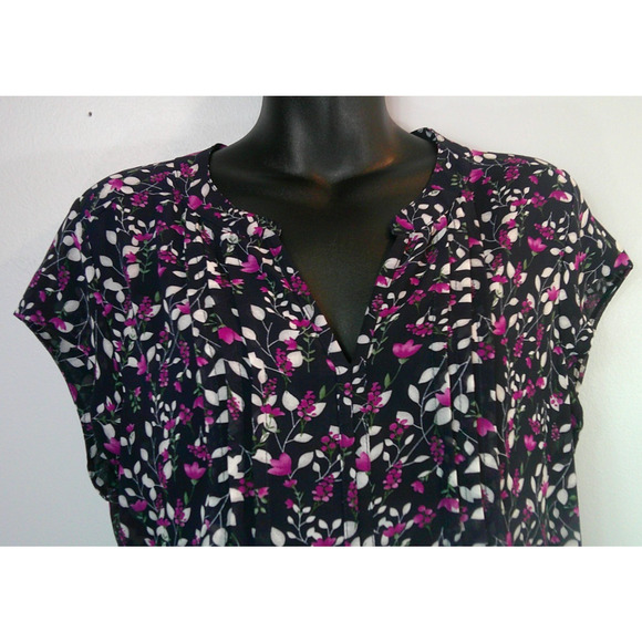 fun2fun Women's XXL Short Sleeve Navy Floral Blouse V-Neck pleated front - Picture 2 of 7